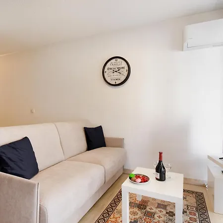 Antares S Yourhosthelper Apartment